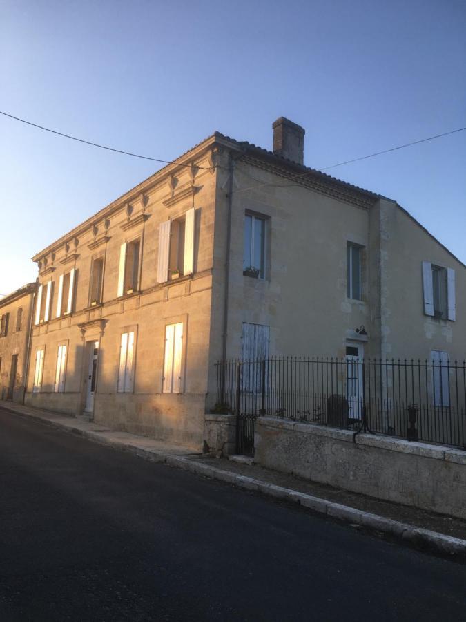 La Maison Blanche A Saint-Yzans-De-Medoc Bed & Breakfast Eksteriør bilde